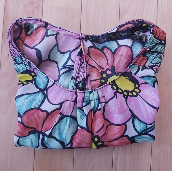 Zara crepe floral shirred shirt with keyhole back - Picture 9 of 9